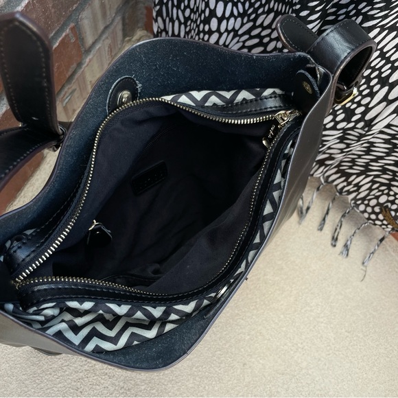 Co-Lab Black Leather Tote w/Adjustable Buckle Strap and Detachable Pouch & Scarf - Picture 5 of 10